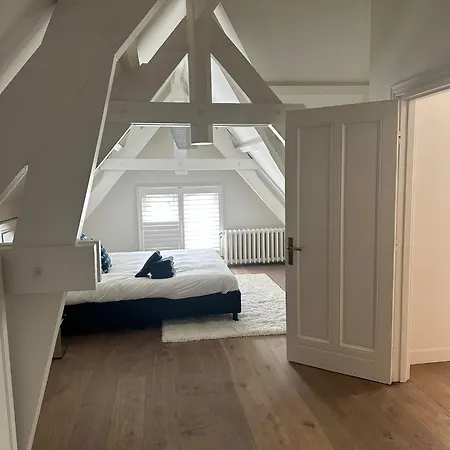 Beautiful Luxury Close To The And Centre Apartment